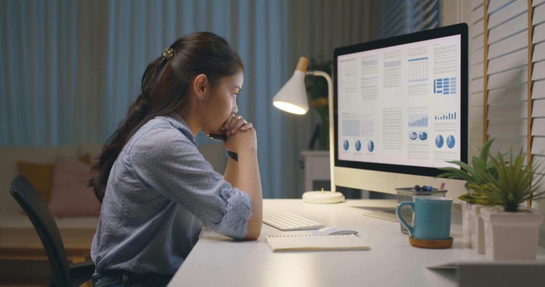 Workshop-Teilnehmer bei praktischen Übungen zur emotionalen Intelligenz